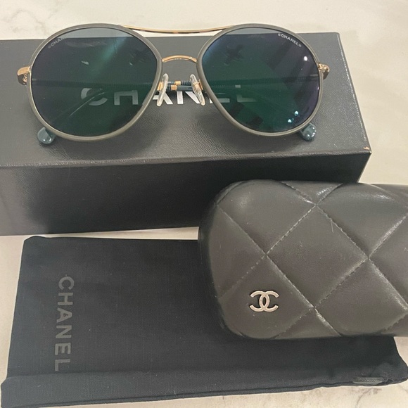 CHANEL Sunglasses - Picture 2 of 4